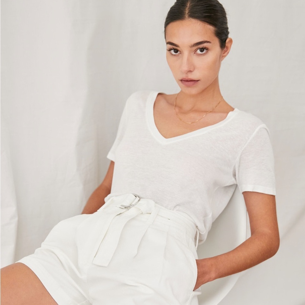 Aritzia The Group by Babaton V Neck Cotton Tee Slub White size XS